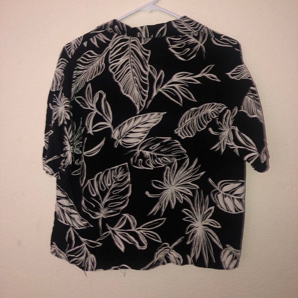 Forever 21 tropical button up - Picture 2 of 3